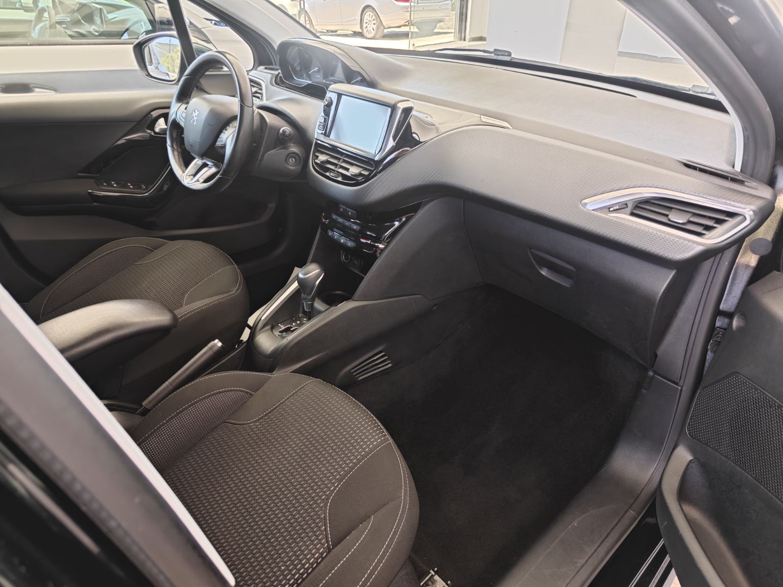 PEUGEOT 208 1.2 TURBO