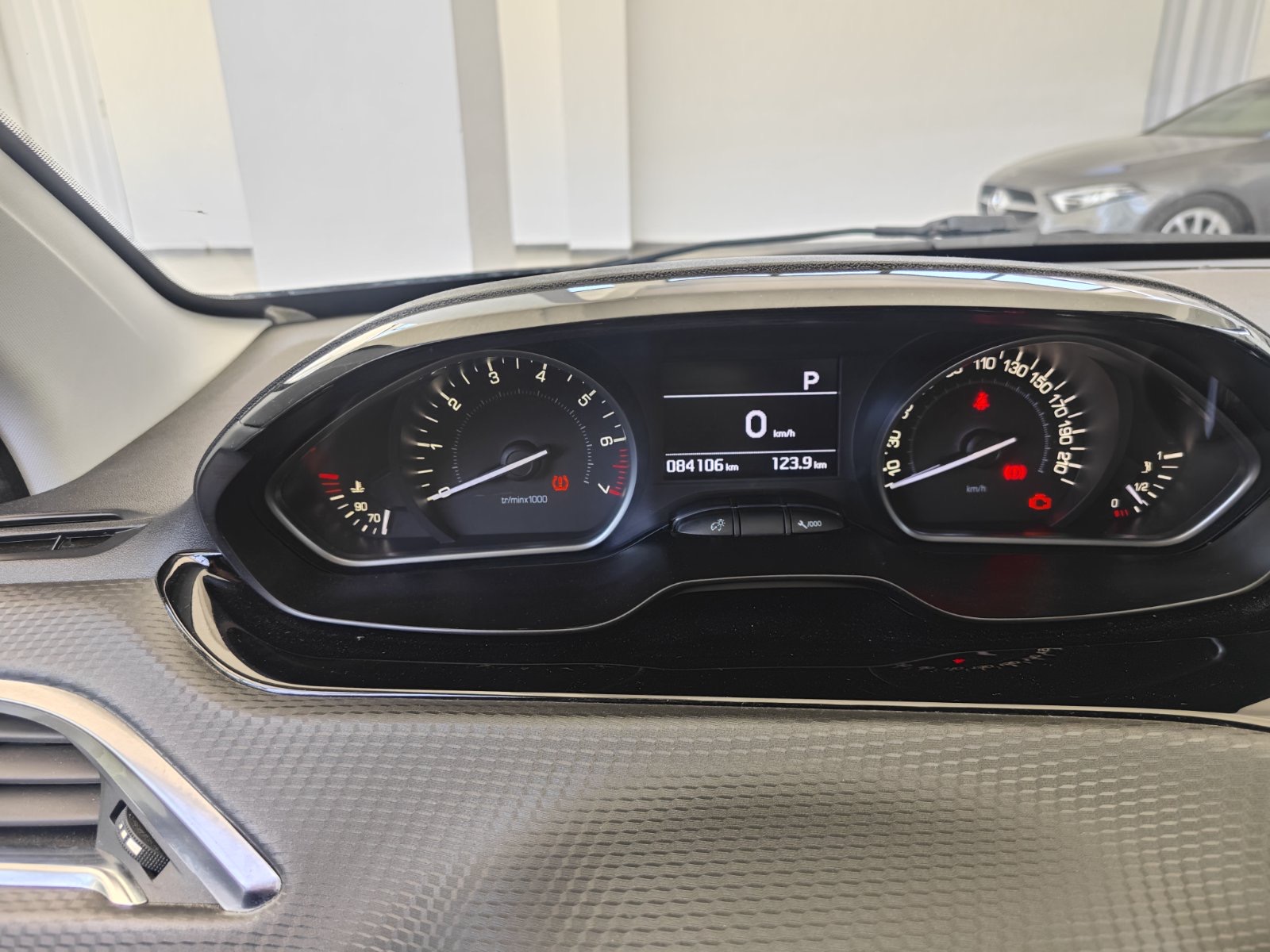 PEUGEOT 208 1.2 TURBO