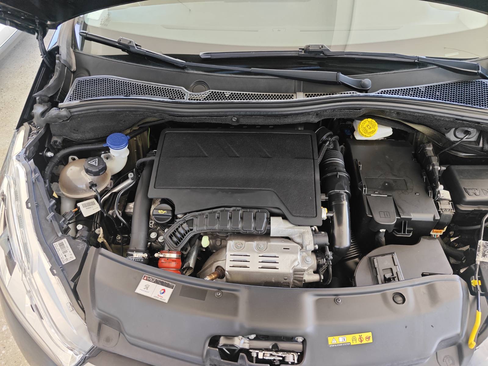 PEUGEOT 208 1.2 TURBO