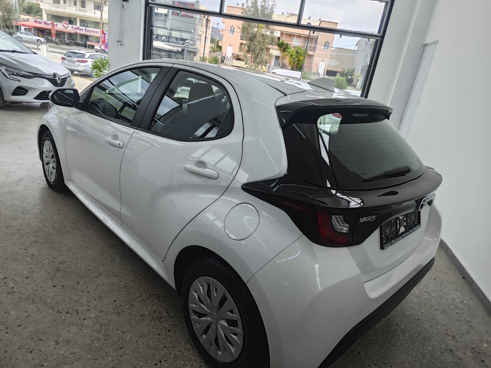 TOYOTA YARIS HYBRID AUTOMATIC NAVI CAMERA