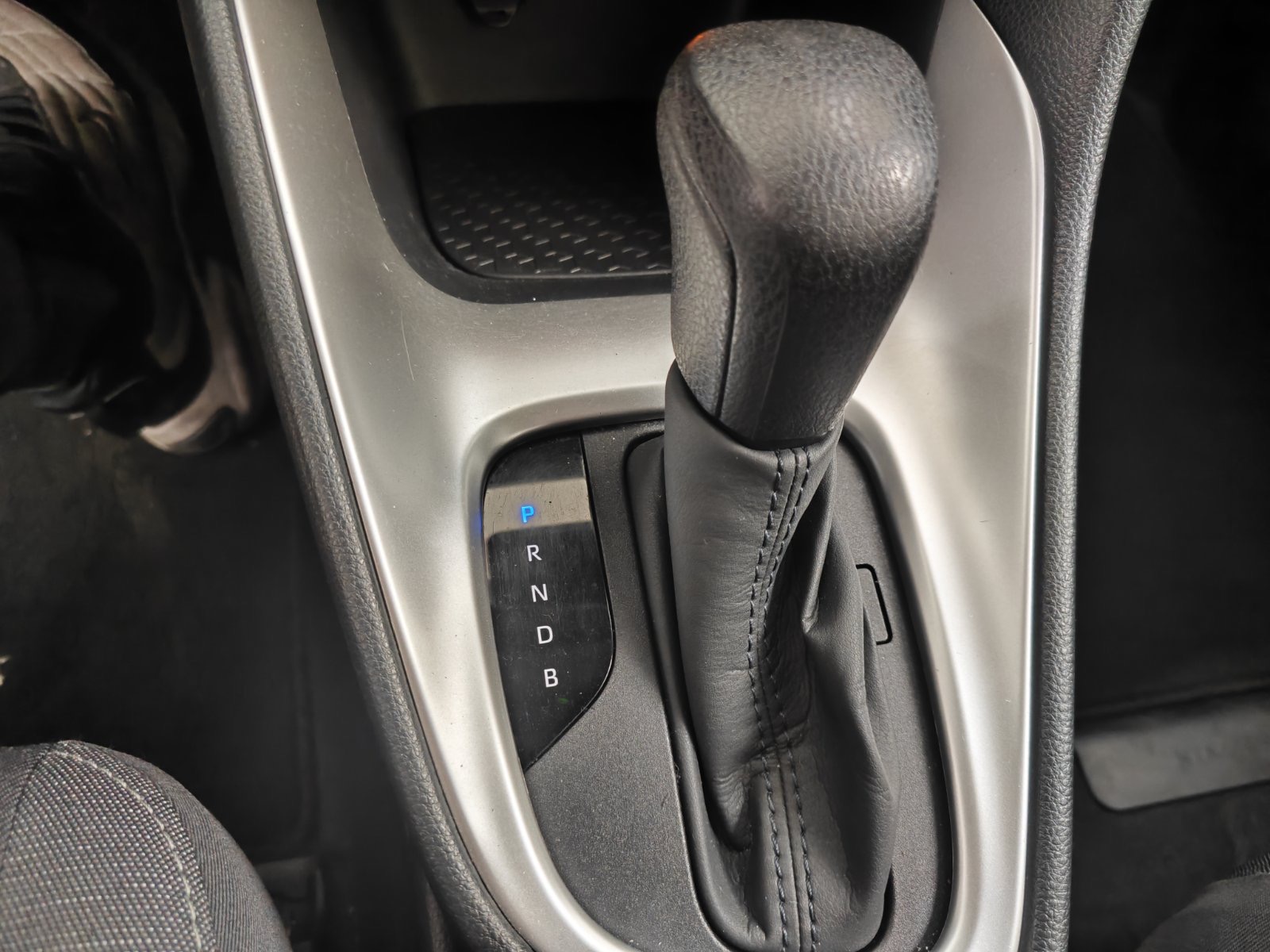 TOYOTA YARIS HYBRID AUTOMATIC NAVI CAMERA