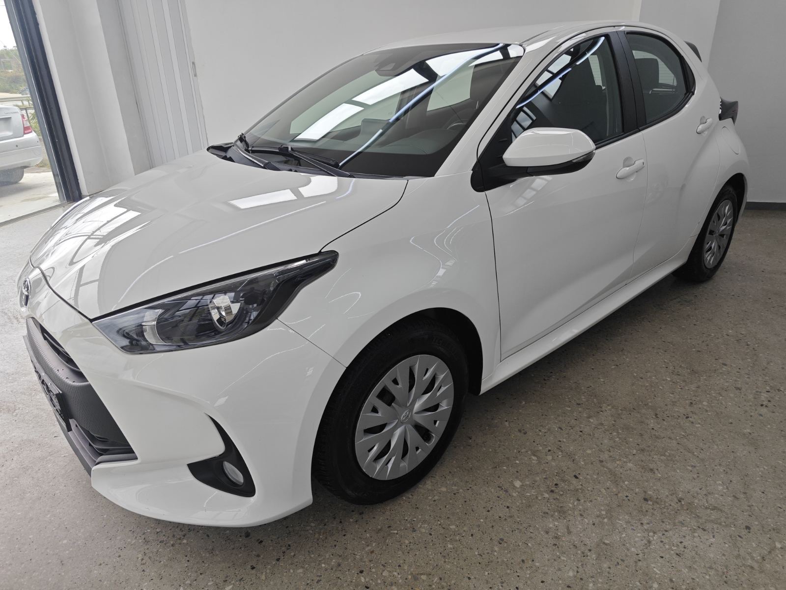 TOYOTA YARIS HYBRID AUTOMATIC NAVI CAMERA