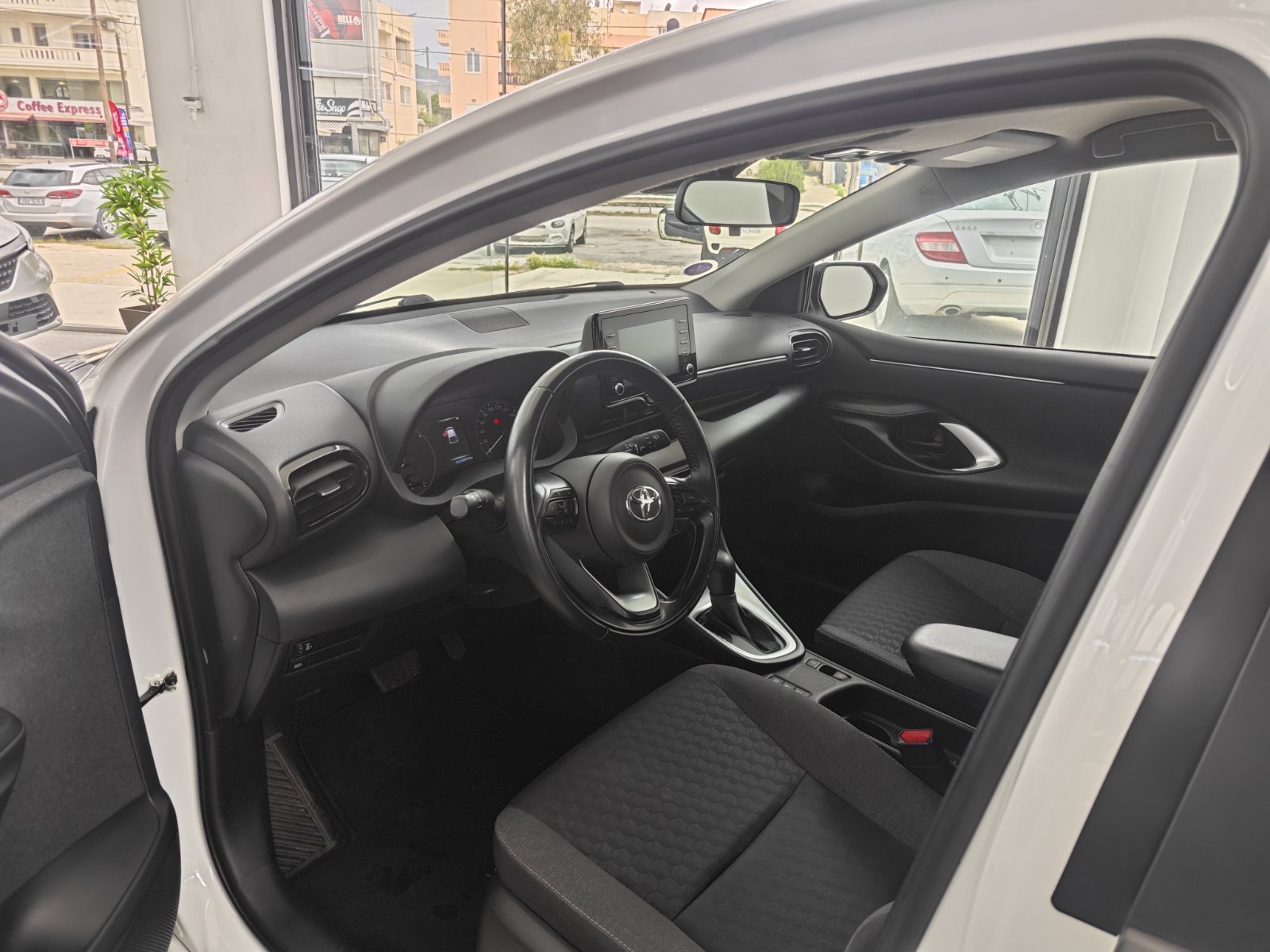 TOYOTA YARIS HYBRID AUTOMATIC NAVI CAMERA