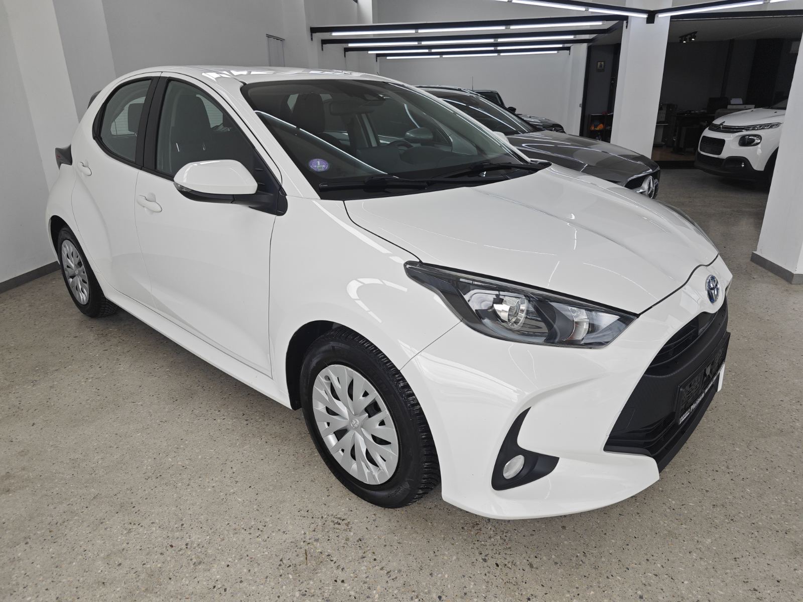TOYOTA YARIS HYBRID AUTOMATIC NAVI CAMERA