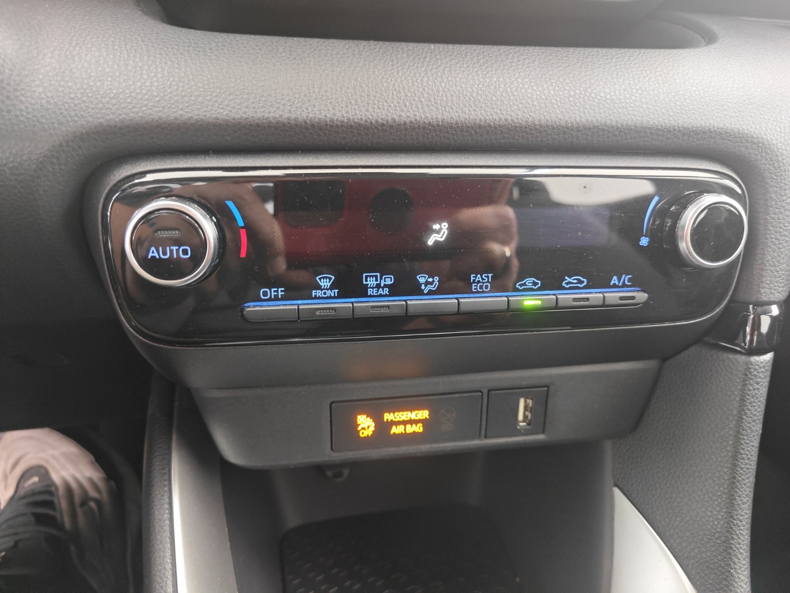 TOYOTA YARIS HYBRID AUTOMATIC NAVI CAMERA