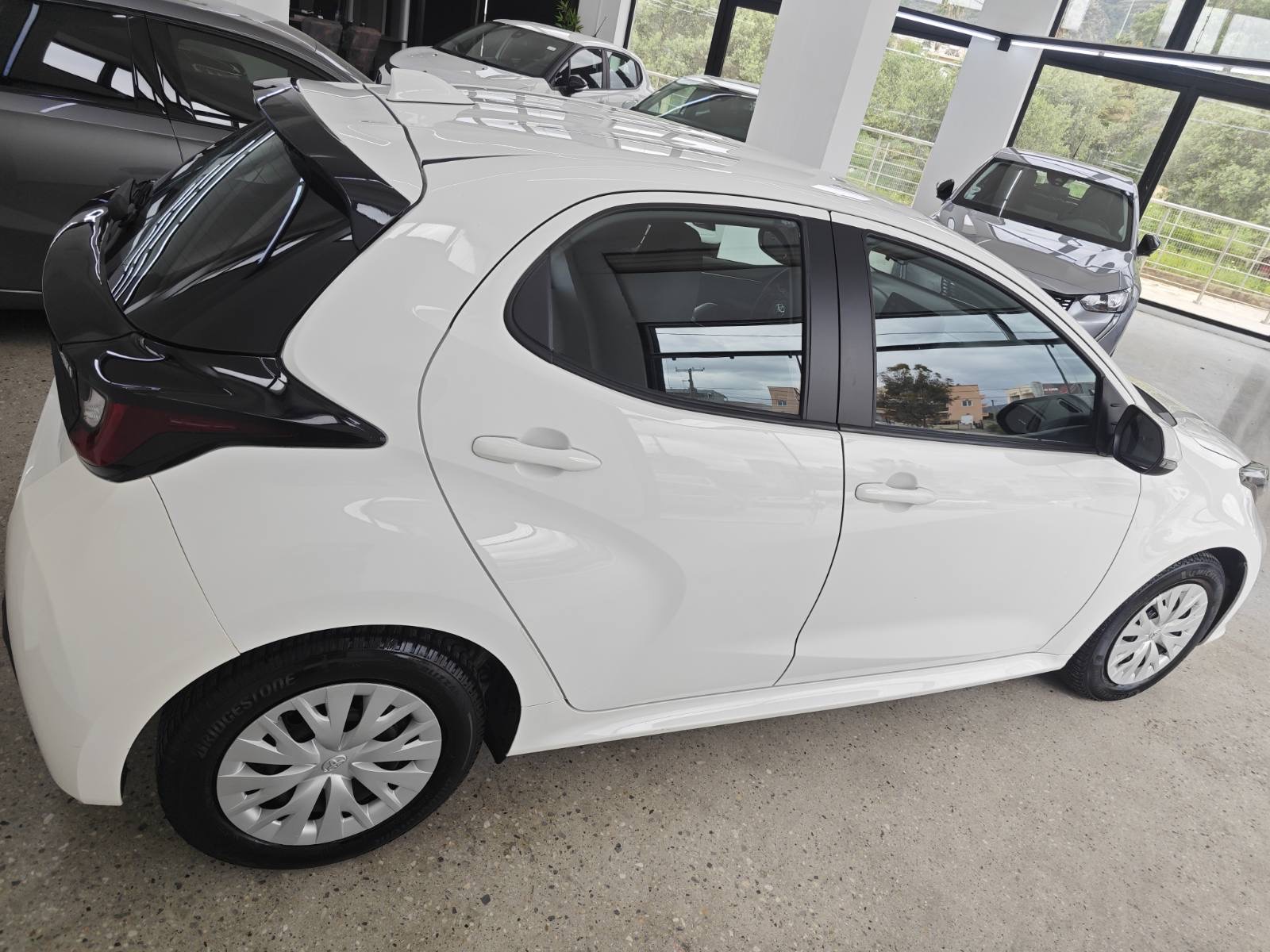 TOYOTA YARIS HYBRID AUTOMATIC NAVI CAMERA