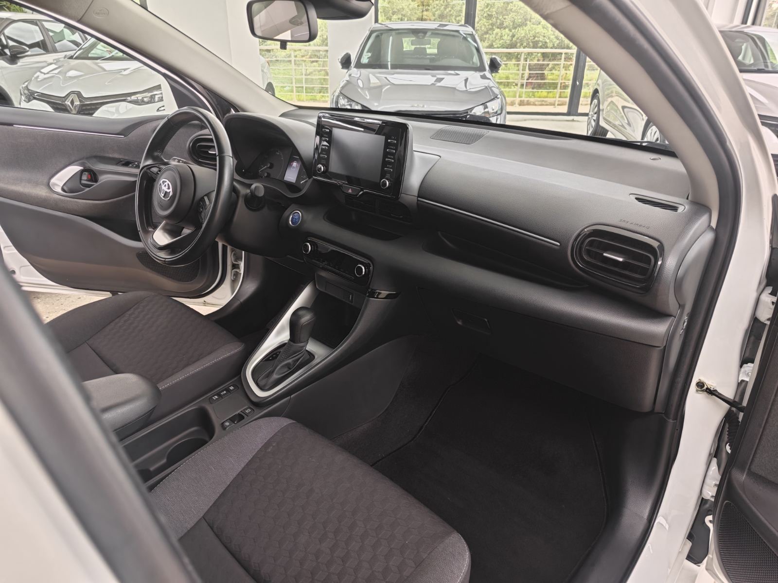TOYOTA YARIS HYBRID AUTOMATIC NAVI CAMERA