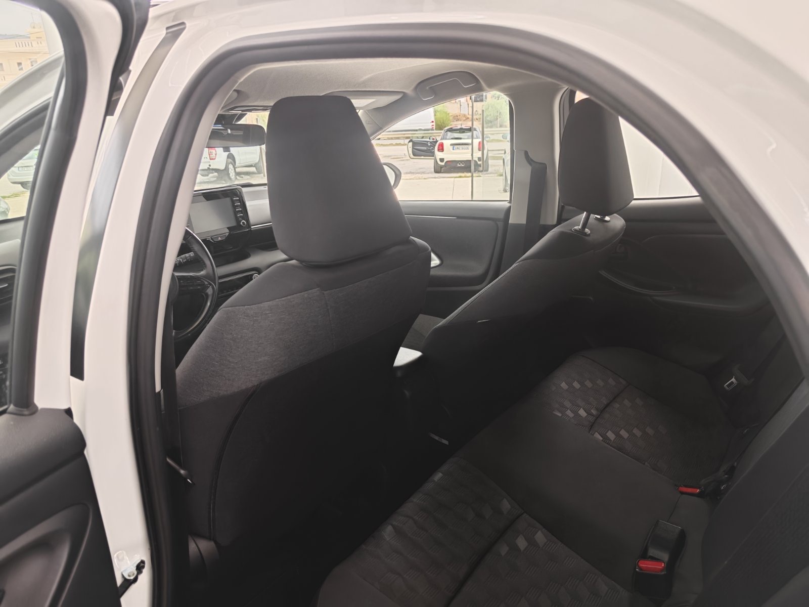 TOYOTA YARIS HYBRID AUTOMATIC NAVI CAMERA