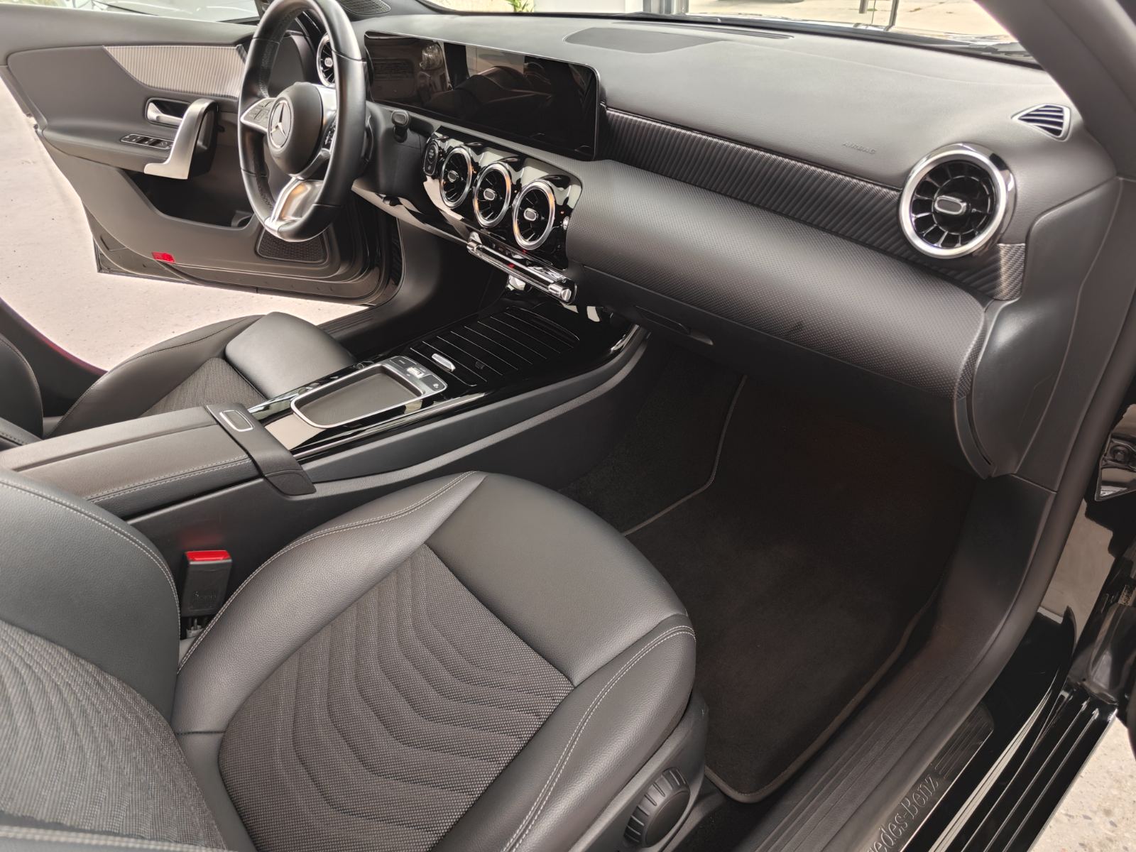 MERCEDES-BENZ A 200