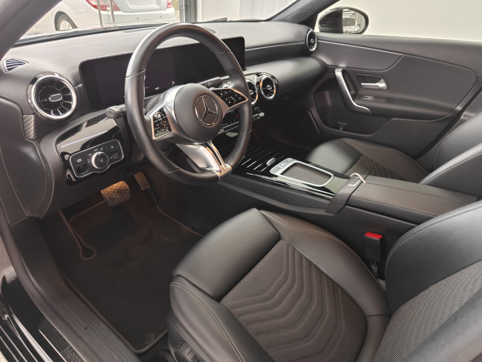 MERCEDES-BENZ A 200