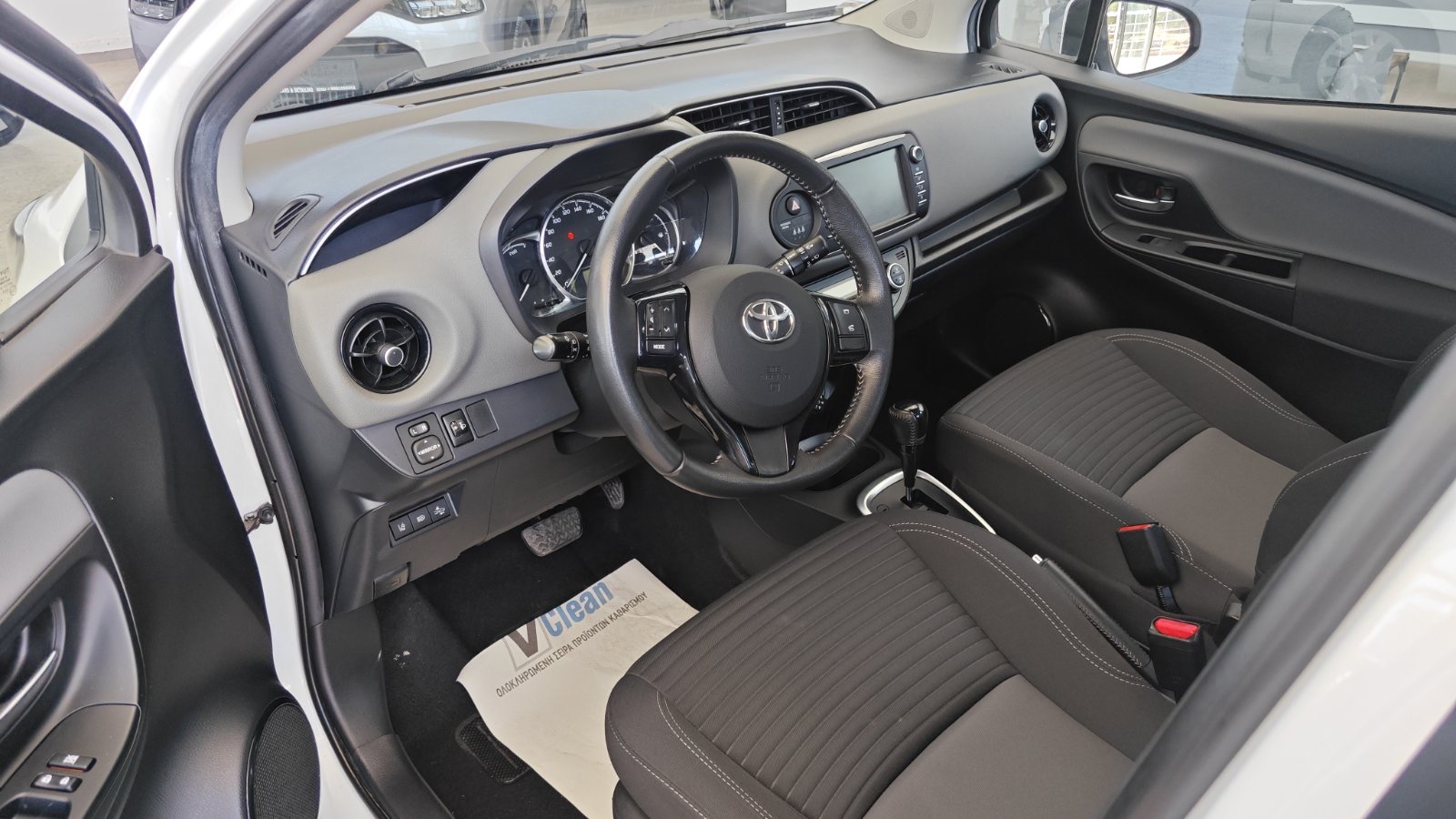 TOYOTA YARIS HYBRID AUTOMATIC NAVI CAMERA