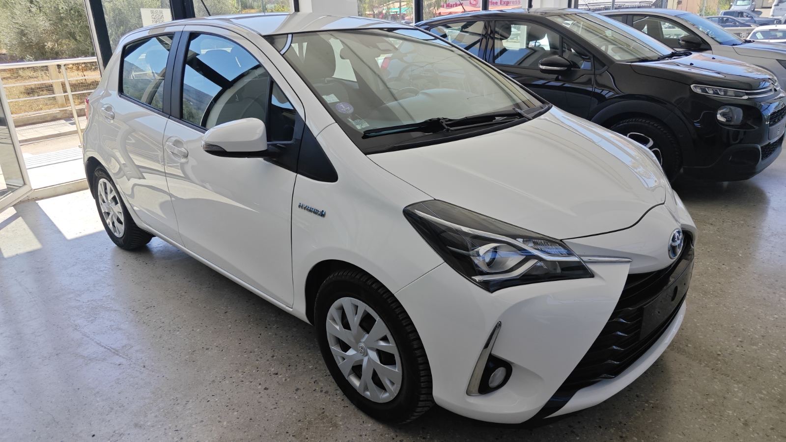 TOYOTA YARIS HYBRID AUTOMATIC NAVI CAMERA