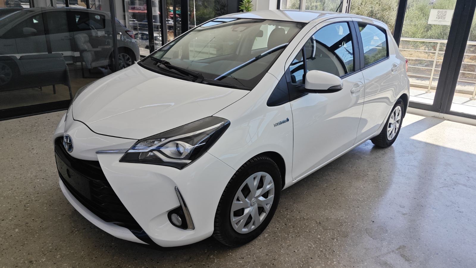 TOYOTA YARIS HYBRID AUTOMATIC NAVI CAMERA