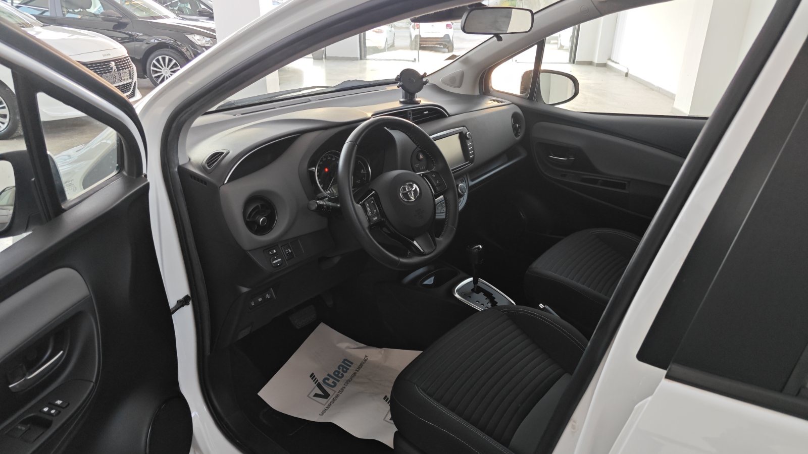 TOYOTA YARIS HYBRID