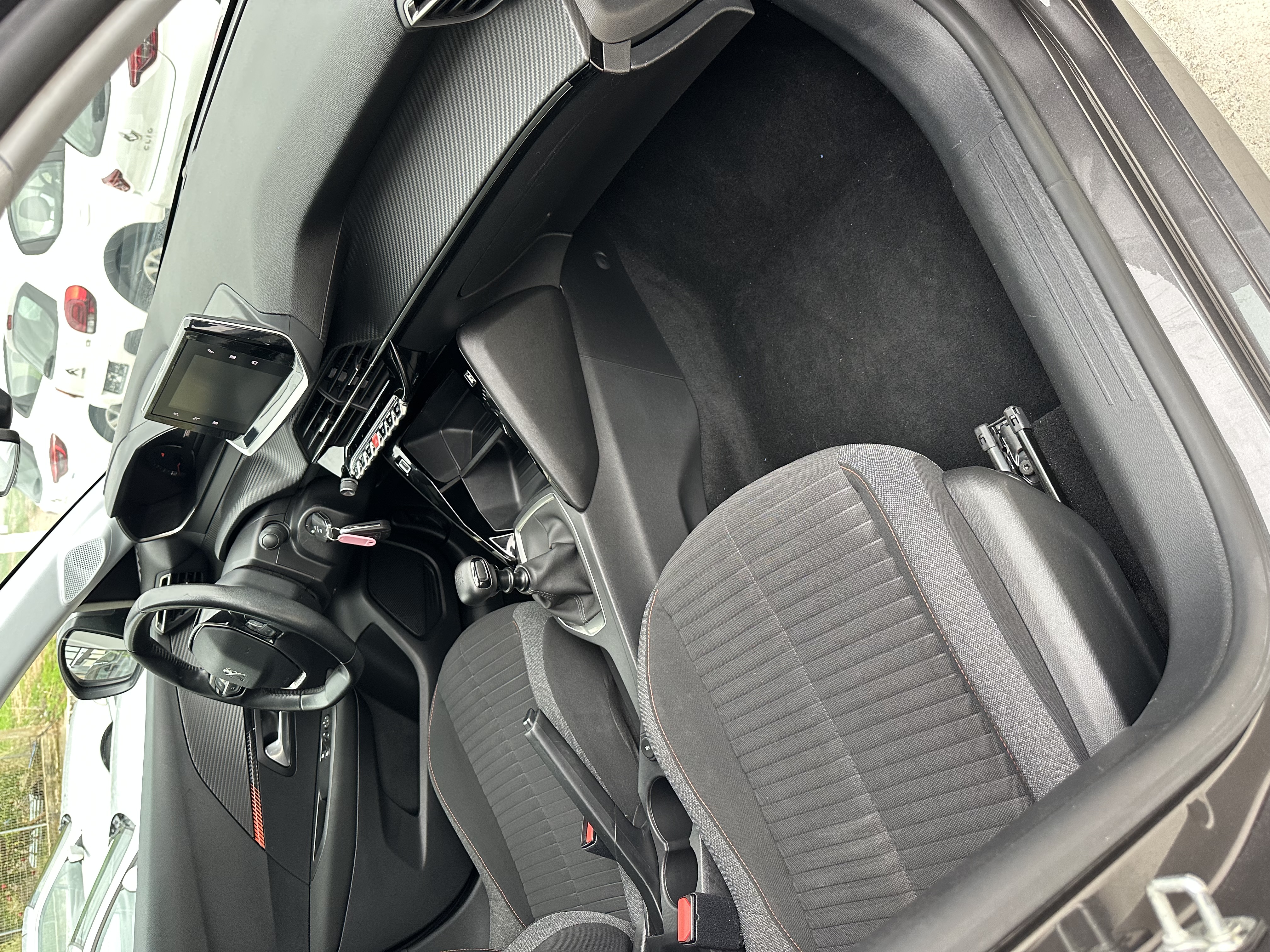 PEUGEOT 208 PURETECH 100hp